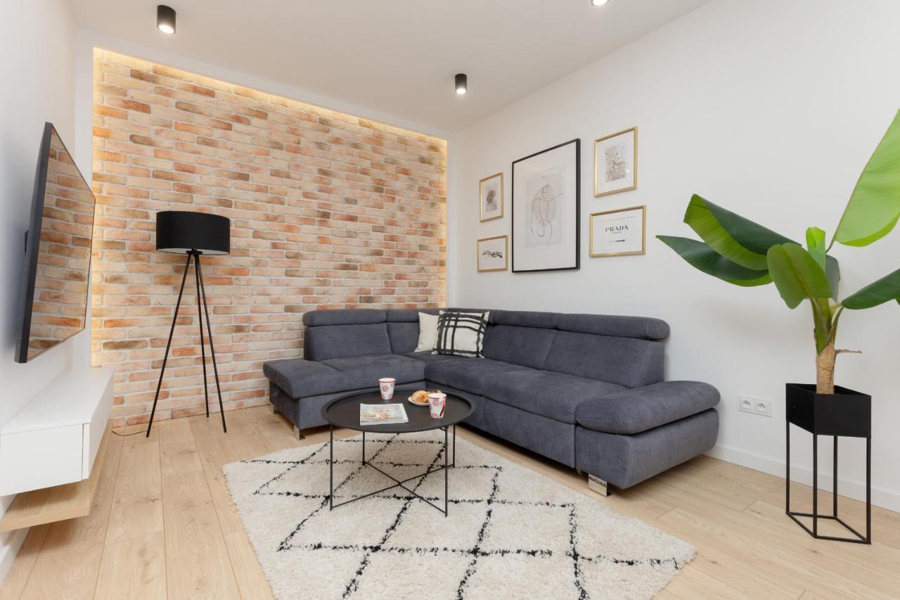 Loft Apartment With Parking In Warsaw By Noclegi Renters 외부 사진