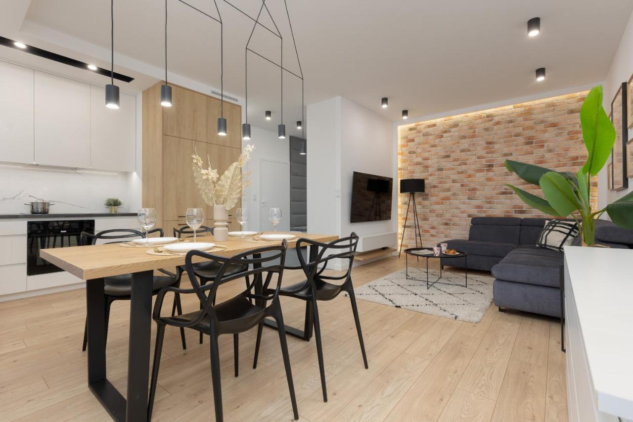 Loft Apartment With Parking In Warsaw By Noclegi Renters 외부 사진